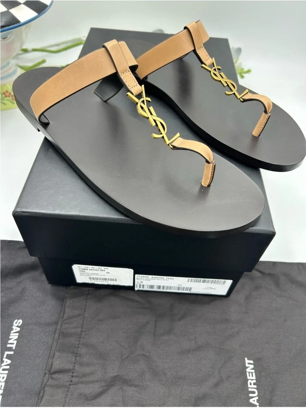 Men’s Saint Laurent CASANDRE YSL logo thong sandals, size 43 made in Italy